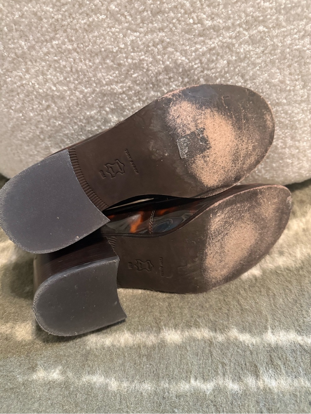 Tory Burch Classic Heeled Loafers in Tortoise Patent - Picture 8 of 9